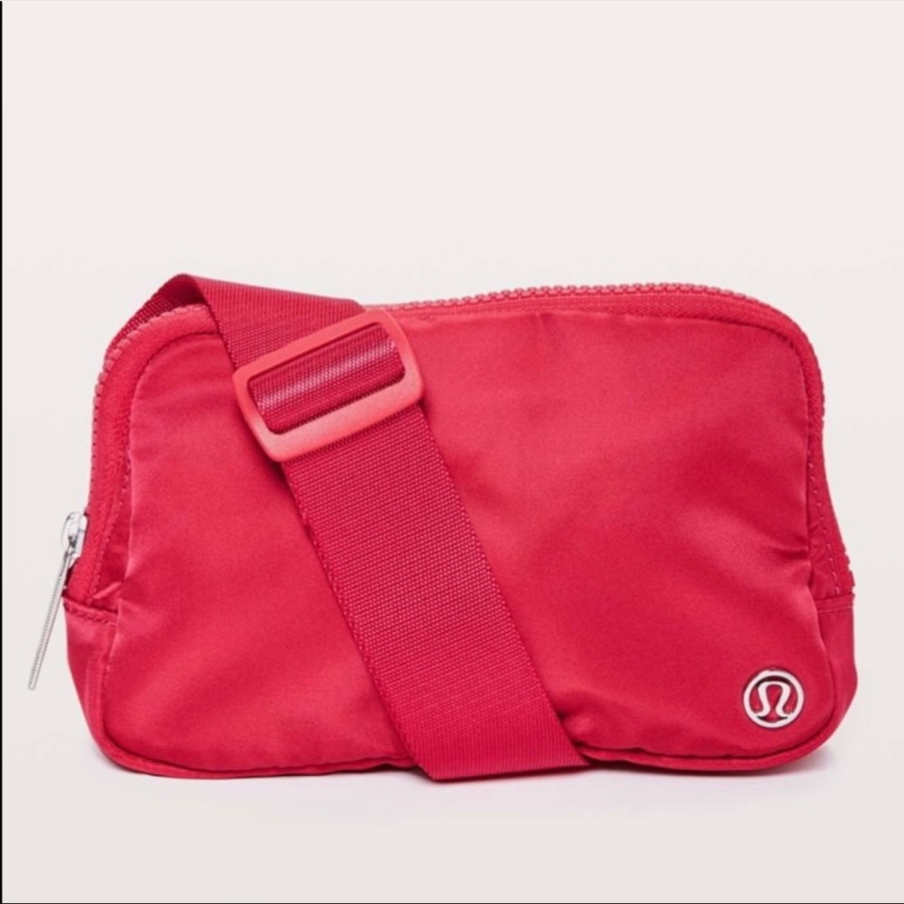 Lululemon everywhere belt bag